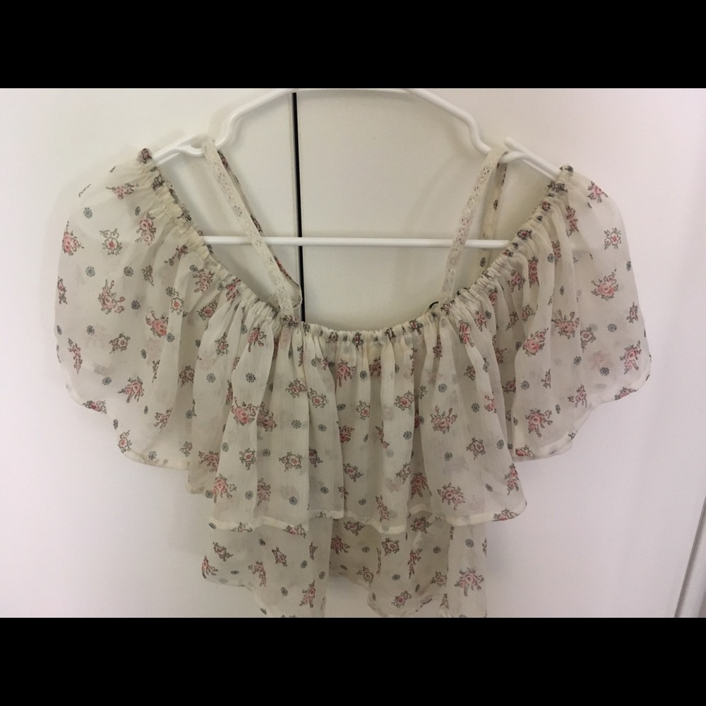 Floral chiffon off shoulder crop top 🌸